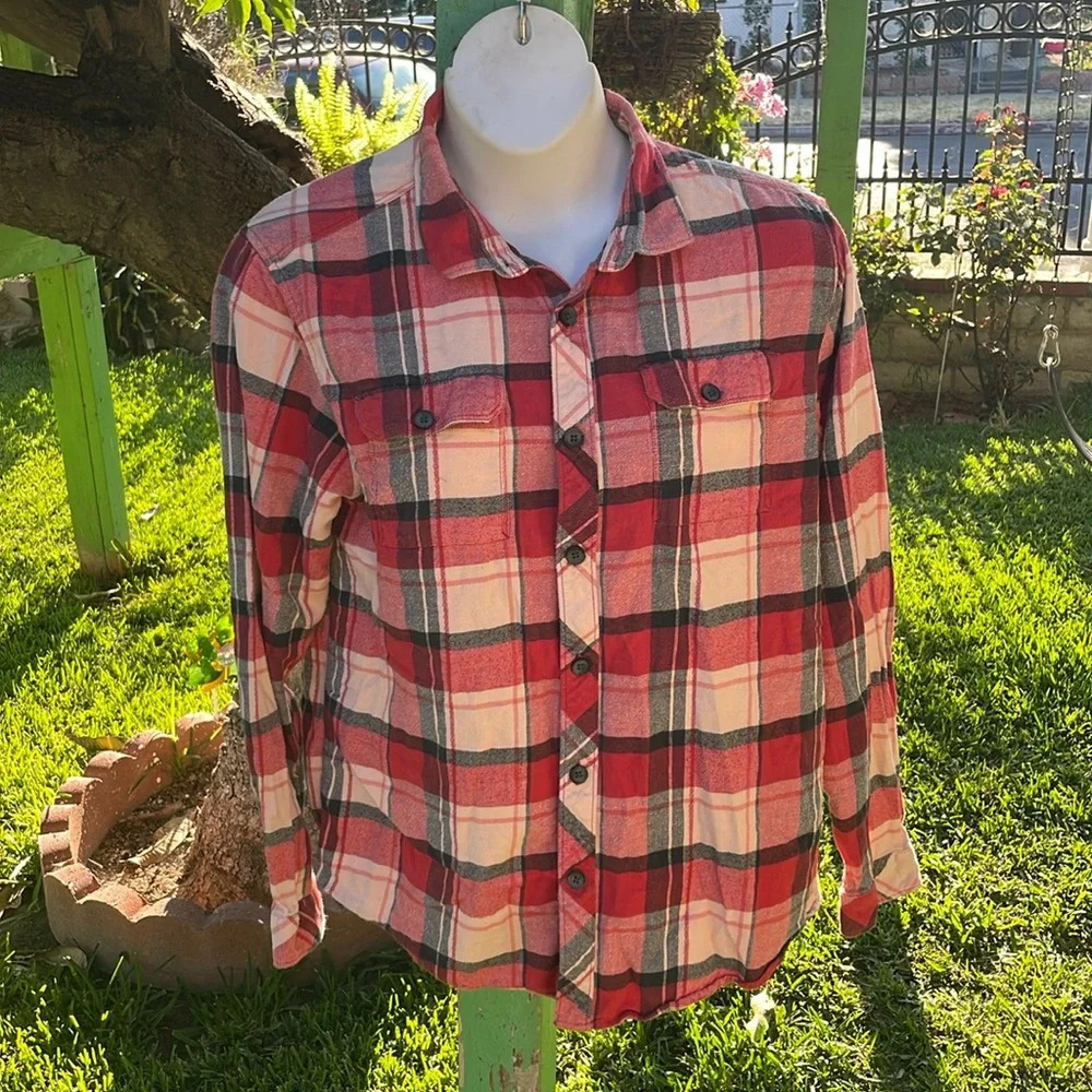 Billabong XL red white plaid button up down front flannel shirt